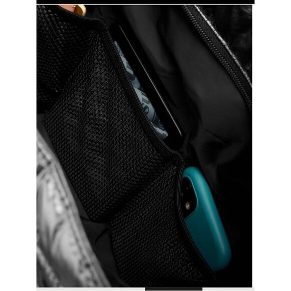 Fabletics the large quilted tote in grey metallic with Crossbody strap new witho - Picture 4 of 7